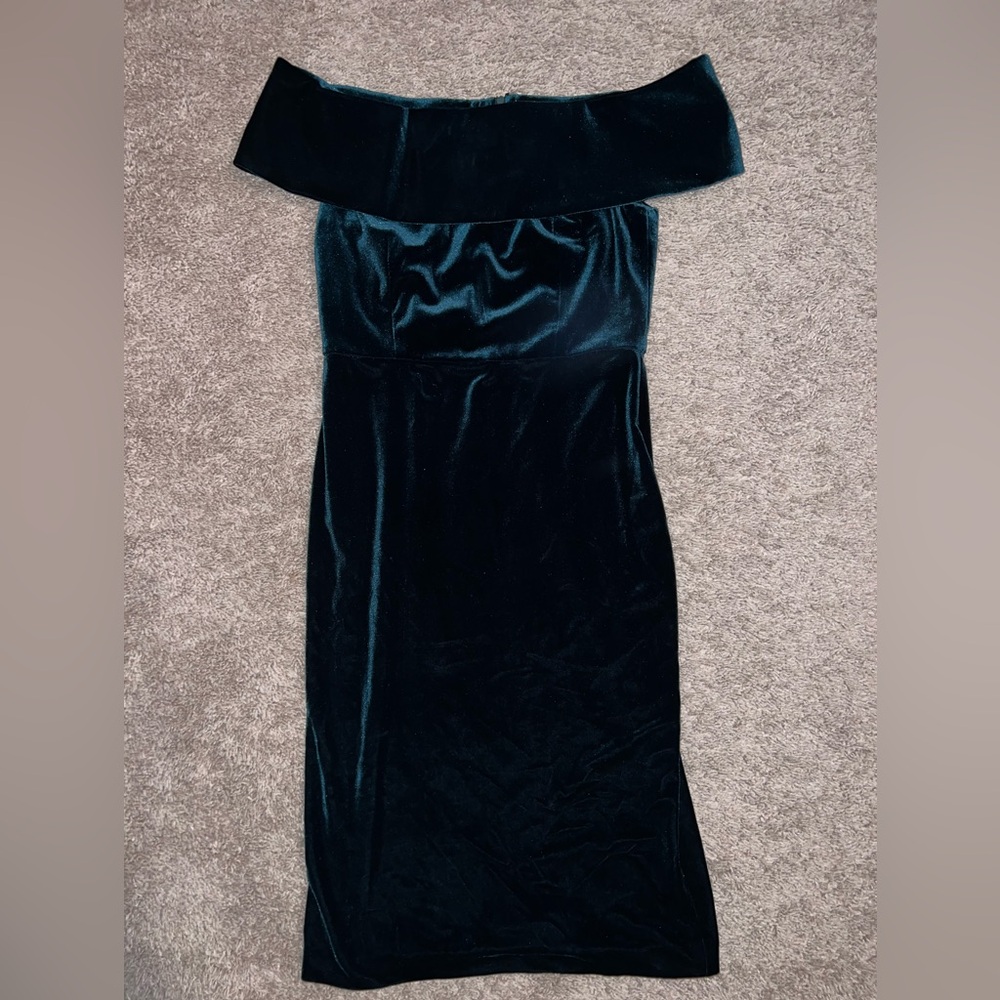 Off shoulder velvet green dress